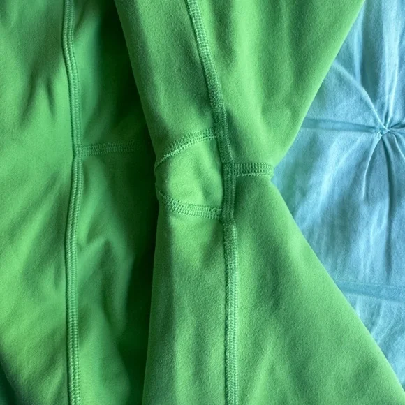 ALO Yoga Green Bike Shorts with Compression Fit - Picture 5 of 7